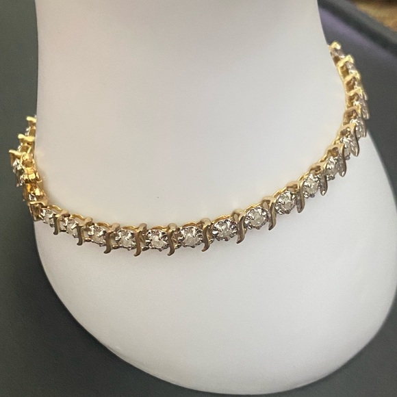 Luxurious Solid 10k 2-Tone S Gold Tennis Bracelet With 37 Natural Diamonds. Nice